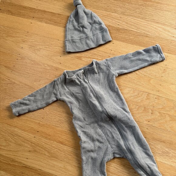 Unisex Cotton Grey Quincy Mae Footie / Sleeper + Matching Hat | 3-6M - Picture 1 of 2
